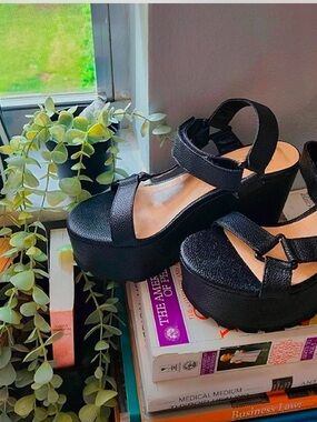 Guess Black  Daysa Quattro-G Strappy Eva Wedge Sandals 6.5